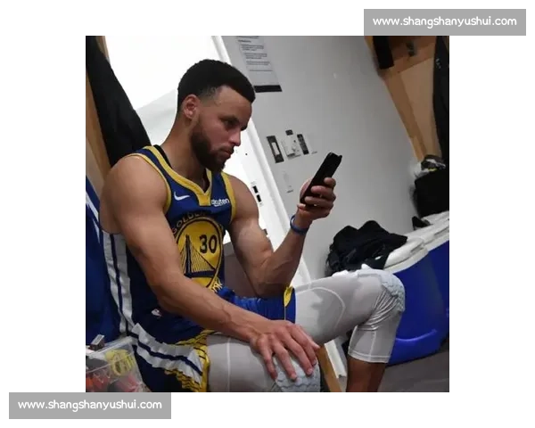 库里中场看黑评激活暴走模式！达米恩 - 李曝妹夫如何用网友嘲讽点燃下半场